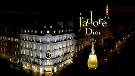 who does the j'adore commercial.